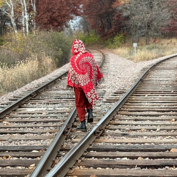 Himalayan Yak wool poncho, handmade in Nepal. Hooded and front pocket. - Picture 4 of 11